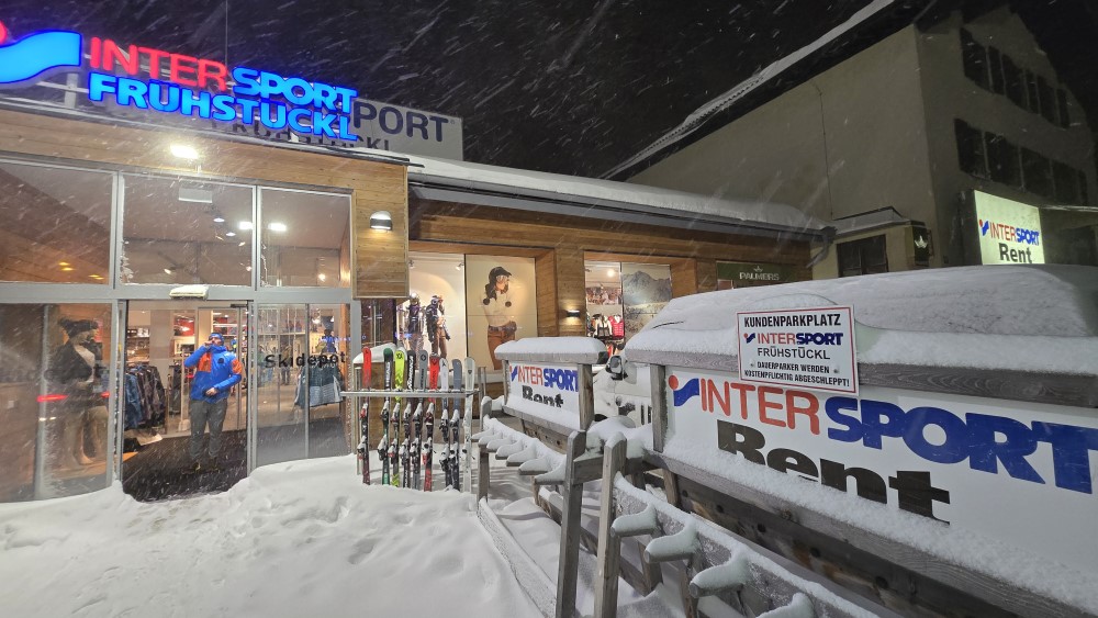 Uitrusting en verhuur op winntersport.
